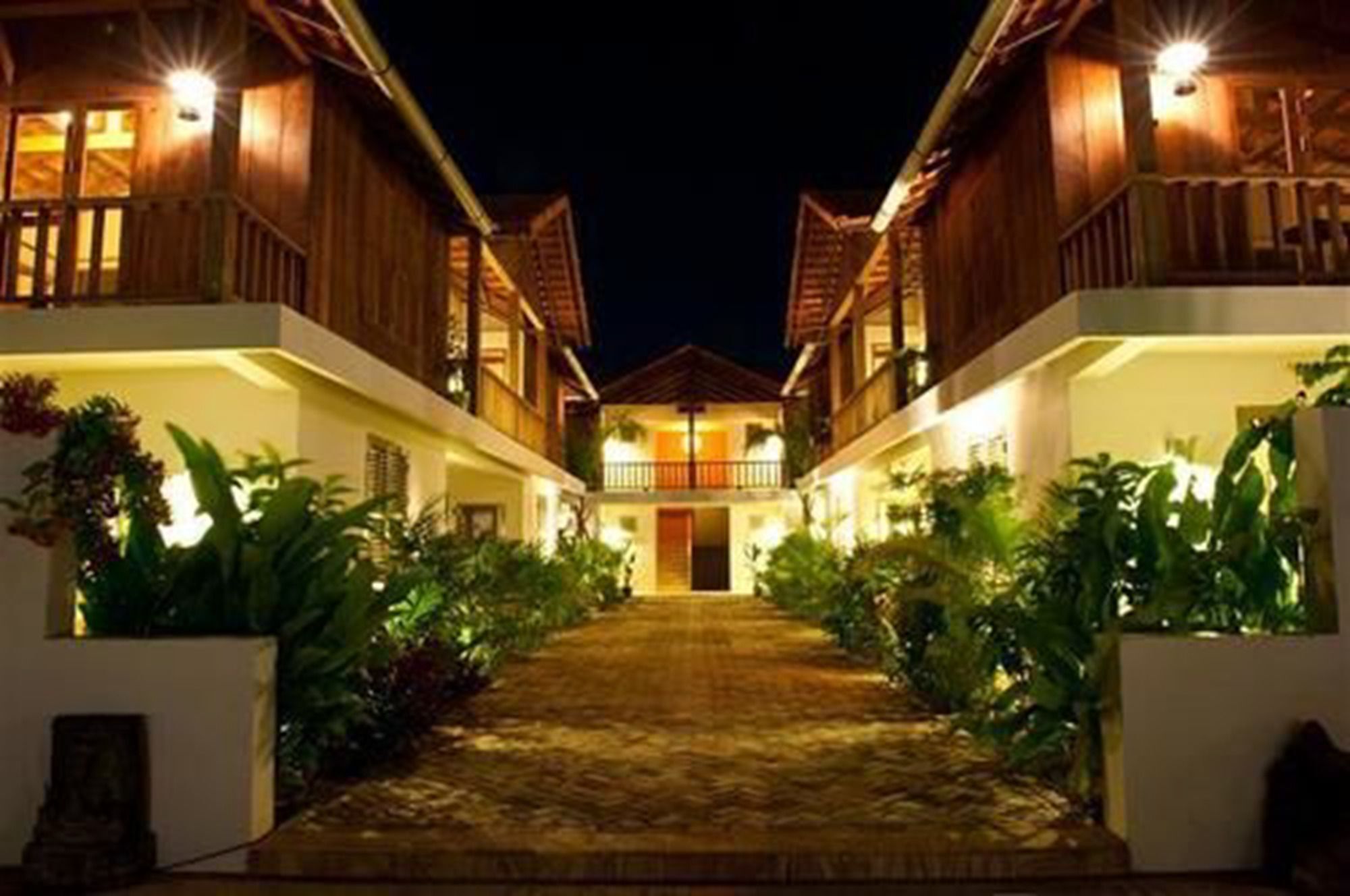 Bambu Hotel Battambang Buitenkant foto